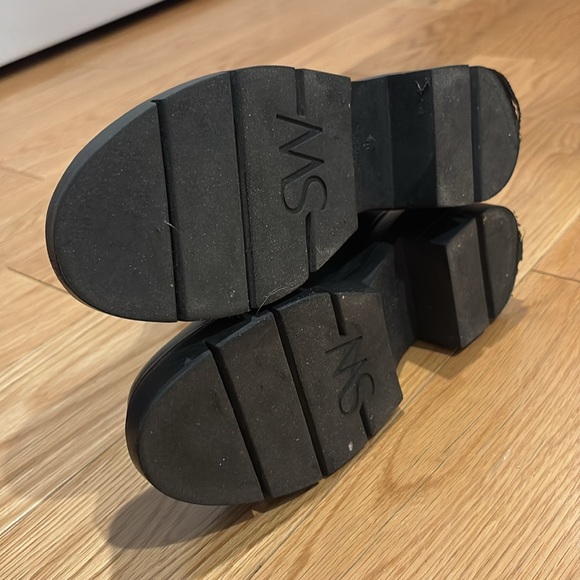 Stuart Weitzman Norah Lug Sole Booties 7 - Picture 6 of 6